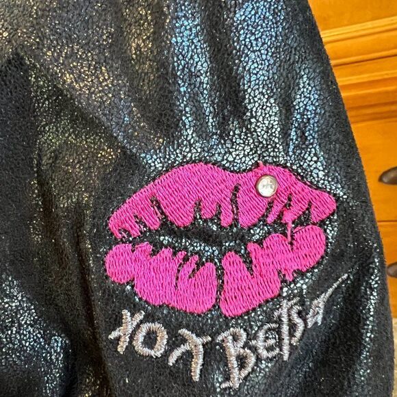 Betsey Johnson Vintage Betseyville Black Heart Studded Bag with Lips - Picture 7 of 15